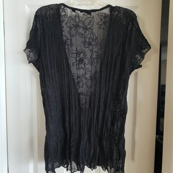 AVENUE Camisole Coverlet blouse - Picture 2 of 4